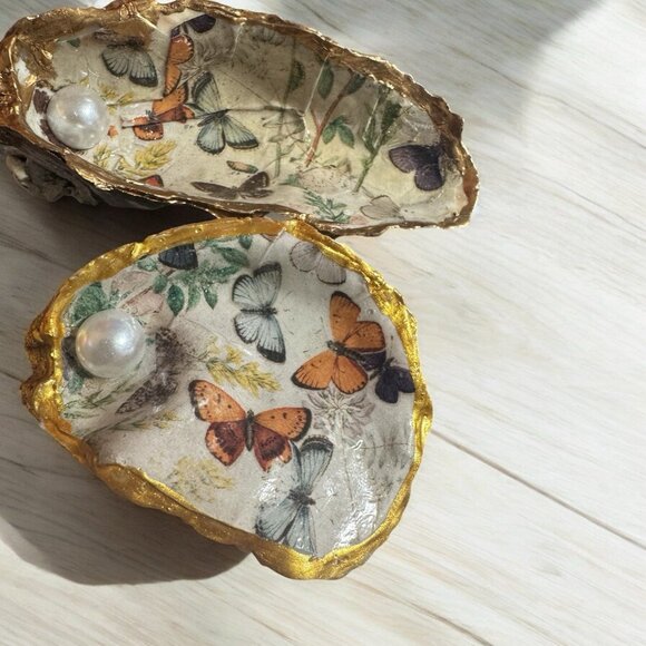 Set of 2 Handmade Decoupage Oyster Shell Trinket Dishes Butterflies Pearls - Picture 1 of 5